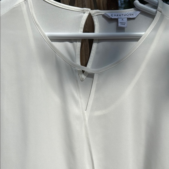 Elegant White Blouse Size M - Picture 3 of 3